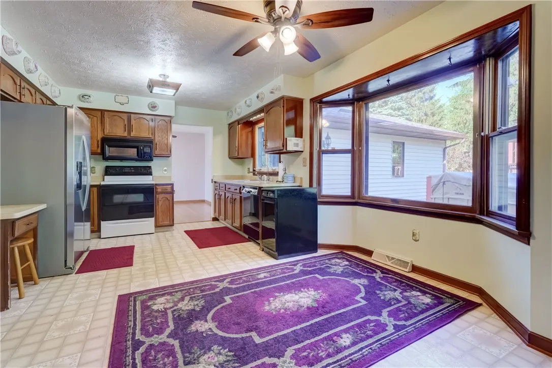 42 Sherwood Drive, Clarkson, New York 14420, Clarkson, New York 14420, 4 Bedrooms Bedrooms, 9 Rooms Rooms,2 BathroomsBathrooms,Residential,For Sale,42 Sherwood Drive, Clarkson, New York 14420,0,R1626834