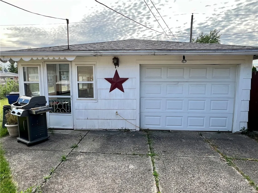 124 Carmen Road, Amherst, New York 14226, Amherst, New York 14226, 2 Bedrooms Bedrooms, 6 Rooms Rooms,1 BathroomBathrooms,Residential,Closed,124 Carmen Road, Amherst, New York 14226,0,B1625857