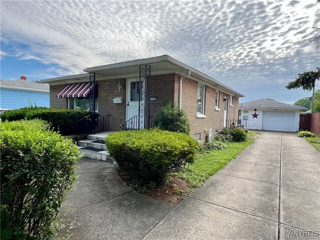 124 Carmen Road, Amherst, New York 14226, Amherst, New York 14226, 2 Bedrooms Bedrooms, 6 Rooms Rooms,1 BathroomBathrooms,Residential,Closed,124 Carmen Road, Amherst, New York 14226,0,B1625857