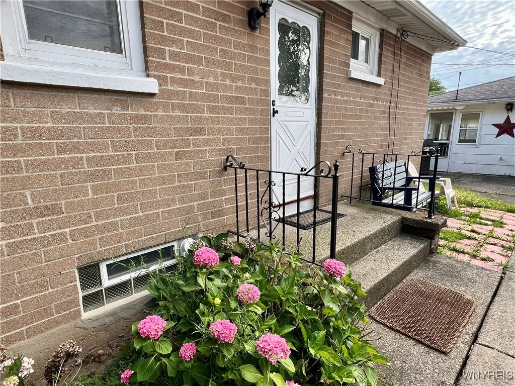 124 Carmen Road, Amherst, New York 14226, Amherst, New York 14226, 2 Bedrooms Bedrooms, 6 Rooms Rooms,1 BathroomBathrooms,Residential,Closed,124 Carmen Road, Amherst, New York 14226,0,B1625857