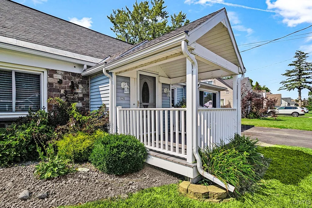 1220 Greenview Drive, Utica, New York 13501, Utica, New York 13501, 4 Bedrooms Bedrooms, 8 Rooms Rooms,2 BathroomsBathrooms,Residential,Closed,1220 Greenview Drive, Utica, New York 13501,0,S1626710