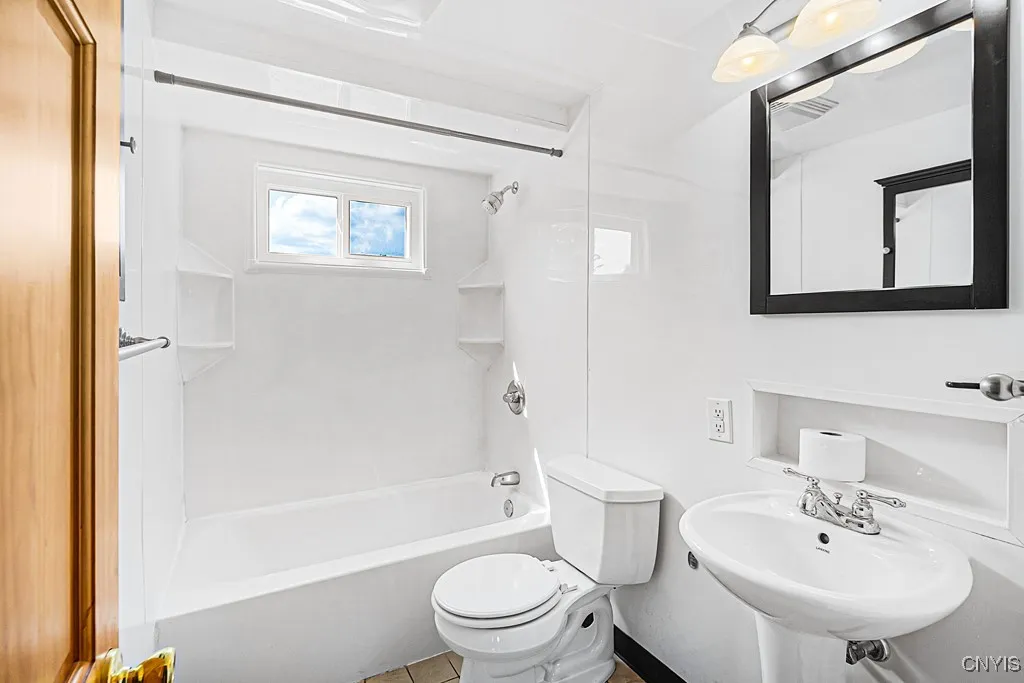 1220 Greenview Drive, Utica, New York 13501, Utica, New York 13501, 4 Bedrooms Bedrooms, 8 Rooms Rooms,2 BathroomsBathrooms,Residential,Closed,1220 Greenview Drive, Utica, New York 13501,0,S1626710