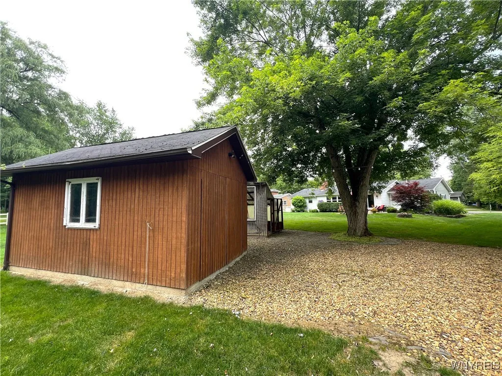 6525 Poplar Hill Lane, Clarence, New York 14051, Clarence, New York 14051, 3 Bedrooms Bedrooms, 8 Rooms Rooms,2 BathroomsBathrooms,Residential,For Sale,6525 Poplar Hill Lane, Clarence, New York 14051,B1621678