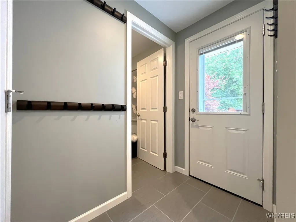 6525 Poplar Hill Lane, Clarence, New York 14051, Clarence, New York 14051, 3 Bedrooms Bedrooms, 8 Rooms Rooms,2 BathroomsBathrooms,Residential,For Sale,6525 Poplar Hill Lane, Clarence, New York 14051,B1621678