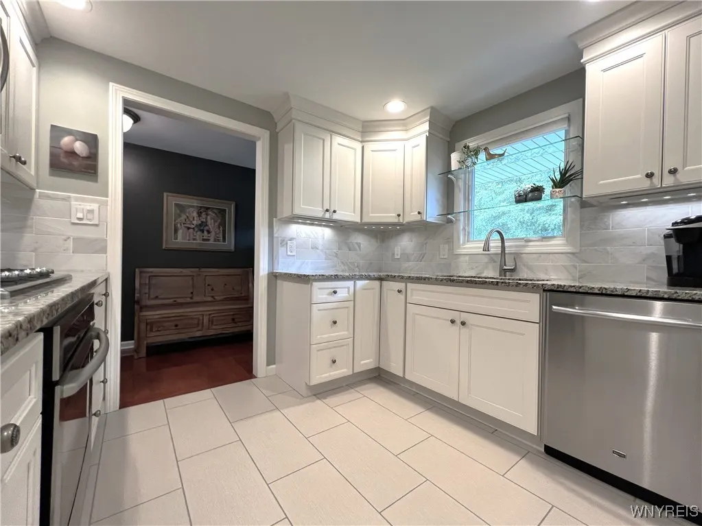 6525 Poplar Hill Lane, Clarence, New York 14051, Clarence, New York 14051, 3 Bedrooms Bedrooms, 8 Rooms Rooms,2 BathroomsBathrooms,Residential,For Sale,6525 Poplar Hill Lane, Clarence, New York 14051,B1621678