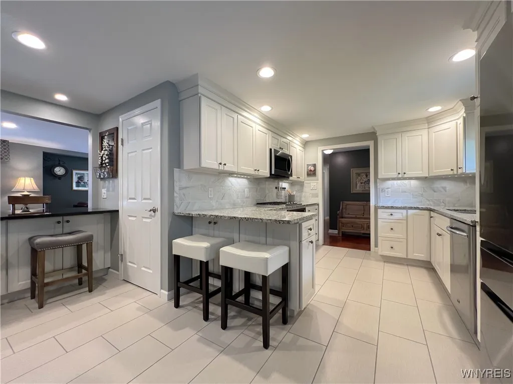 6525 Poplar Hill Lane, Clarence, New York 14051, Clarence, New York 14051, 3 Bedrooms Bedrooms, 8 Rooms Rooms,2 BathroomsBathrooms,Residential,For Sale,6525 Poplar Hill Lane, Clarence, New York 14051,B1621678