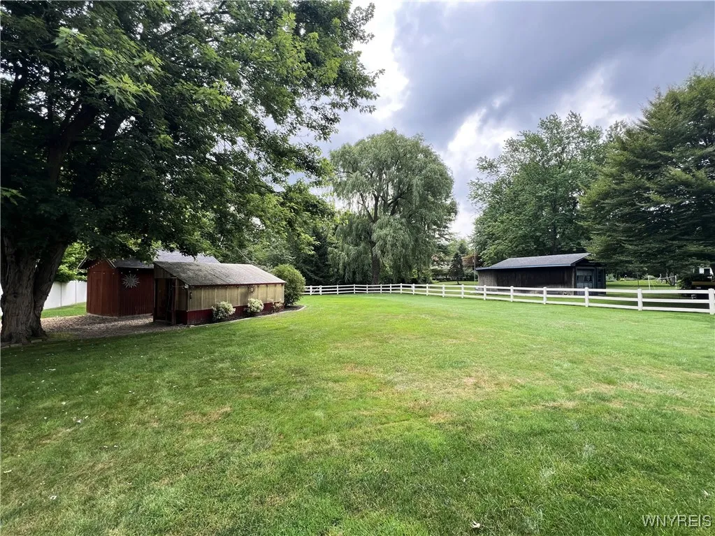 6525 Poplar Hill Lane, Clarence, New York 14051, Clarence, New York 14051, 3 Bedrooms Bedrooms, 8 Rooms Rooms,2 BathroomsBathrooms,Residential,For Sale,6525 Poplar Hill Lane, Clarence, New York 14051,B1621678