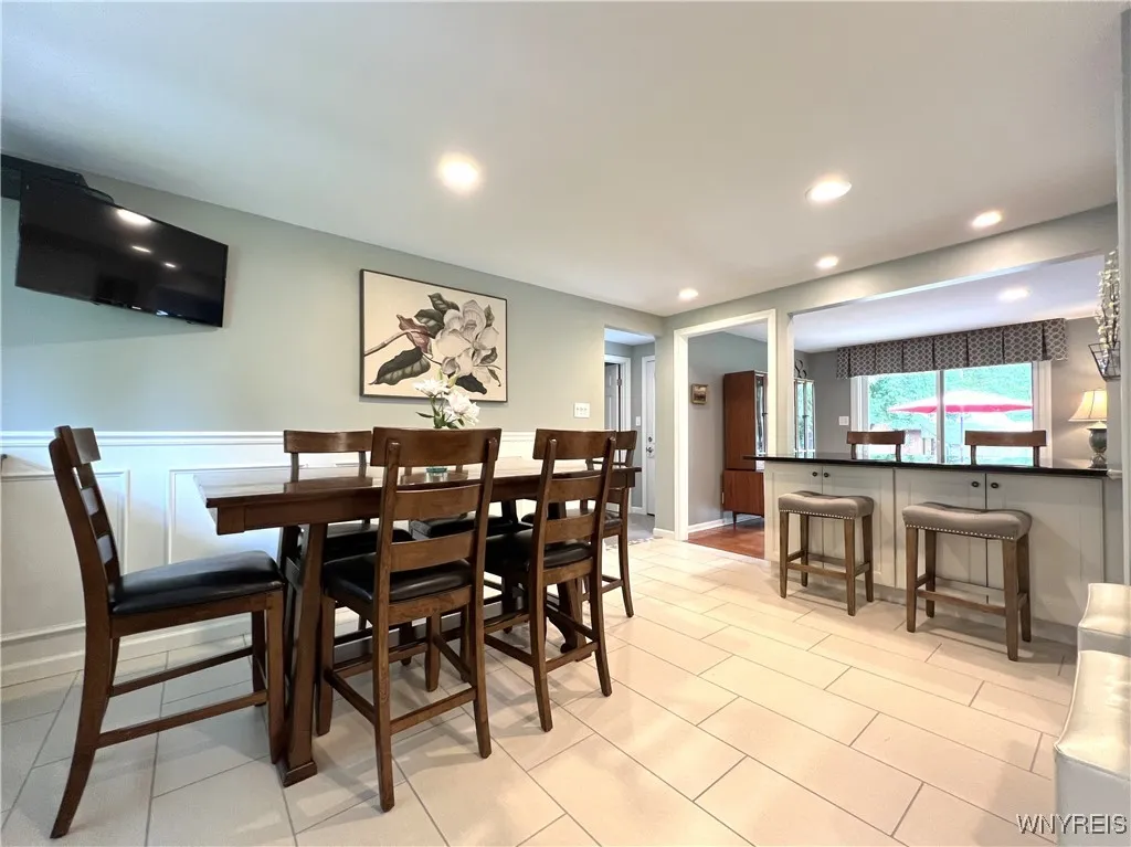 6525 Poplar Hill Lane, Clarence, New York 14051, Clarence, New York 14051, 3 Bedrooms Bedrooms, 8 Rooms Rooms,2 BathroomsBathrooms,Residential,For Sale,6525 Poplar Hill Lane, Clarence, New York 14051,B1621678