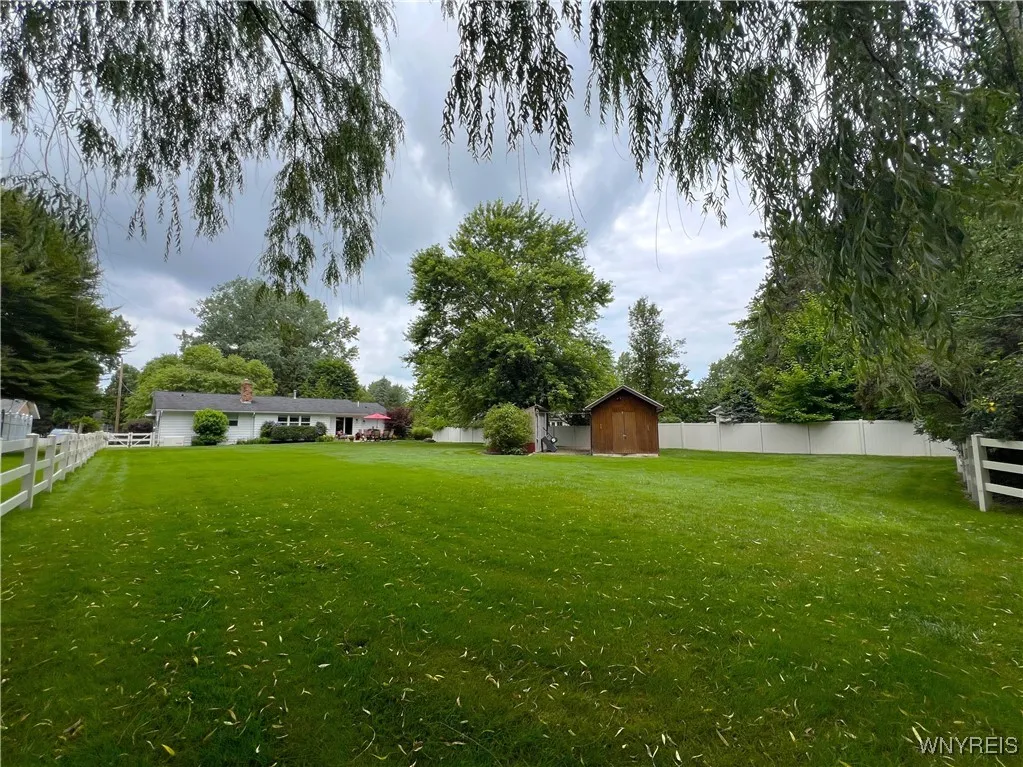 6525 Poplar Hill Lane, Clarence, New York 14051, Clarence, New York 14051, 3 Bedrooms Bedrooms, 8 Rooms Rooms,2 BathroomsBathrooms,Residential,For Sale,6525 Poplar Hill Lane, Clarence, New York 14051,B1621678