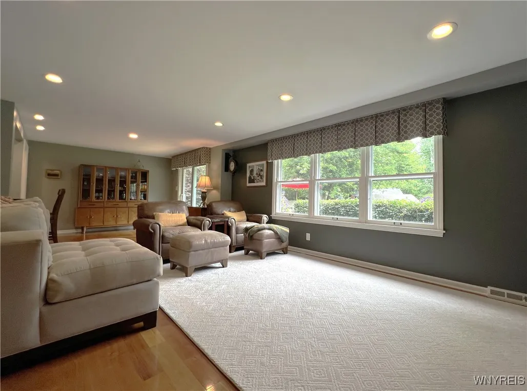 6525 Poplar Hill Lane, Clarence, New York 14051, Clarence, New York 14051, 3 Bedrooms Bedrooms, 8 Rooms Rooms,2 BathroomsBathrooms,Residential,For Sale,6525 Poplar Hill Lane, Clarence, New York 14051,B1621678