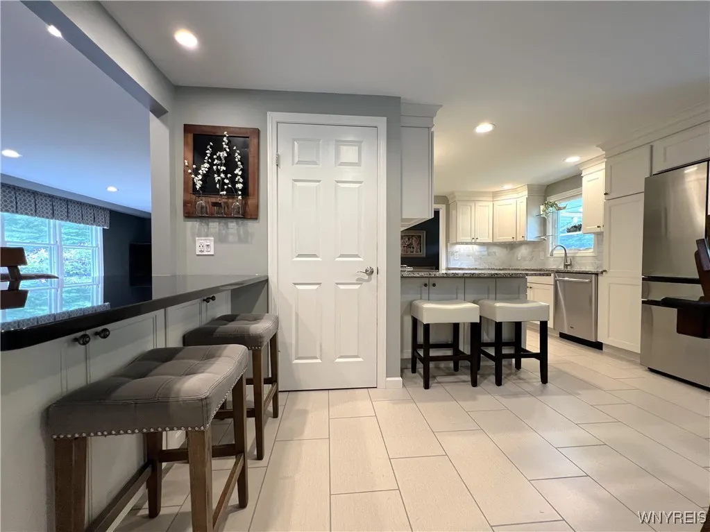 6525 Poplar Hill Lane, Clarence, New York 14051, Clarence, New York 14051, 3 Bedrooms Bedrooms, 8 Rooms Rooms,2 BathroomsBathrooms,Residential,For Sale,6525 Poplar Hill Lane, Clarence, New York 14051,B1621678