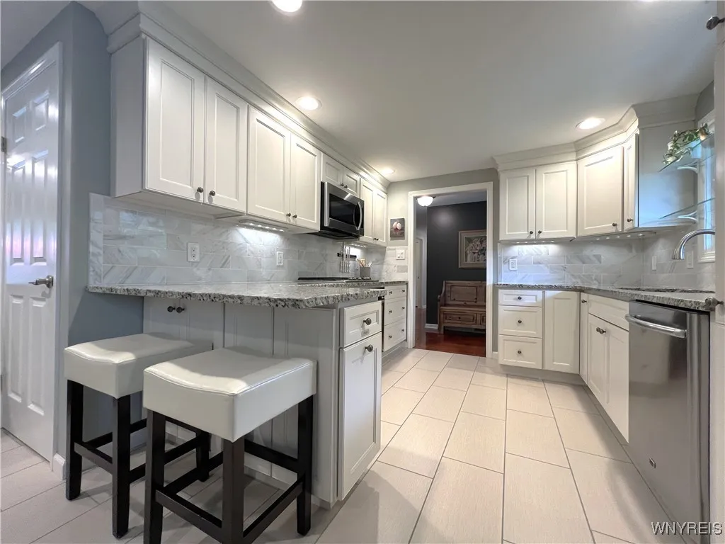 6525 Poplar Hill Lane, Clarence, New York 14051, Clarence, New York 14051, 3 Bedrooms Bedrooms, 8 Rooms Rooms,2 BathroomsBathrooms,Residential,For Sale,6525 Poplar Hill Lane, Clarence, New York 14051,B1621678