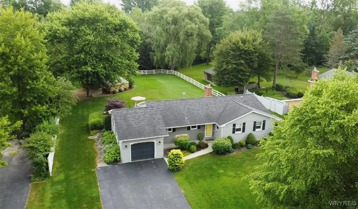 6525 Poplar Hill Lane, Clarence, New York 14051, Clarence, New York 14051, 3 Bedrooms Bedrooms, 8 Rooms Rooms,2 BathroomsBathrooms,Residential,For Sale,6525 Poplar Hill Lane, Clarence, New York 14051,B1621678
