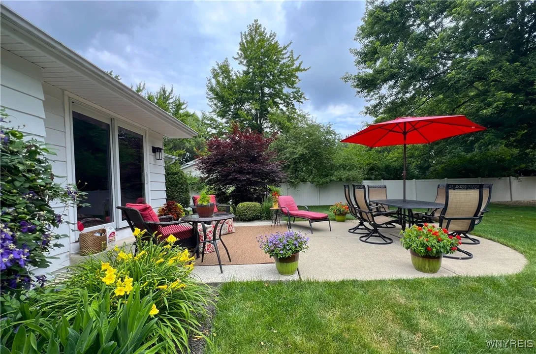 6525 Poplar Hill Lane, Clarence, New York 14051, Clarence, New York 14051, 3 Bedrooms Bedrooms, 8 Rooms Rooms,2 BathroomsBathrooms,Residential,For Sale,6525 Poplar Hill Lane, Clarence, New York 14051,B1621678