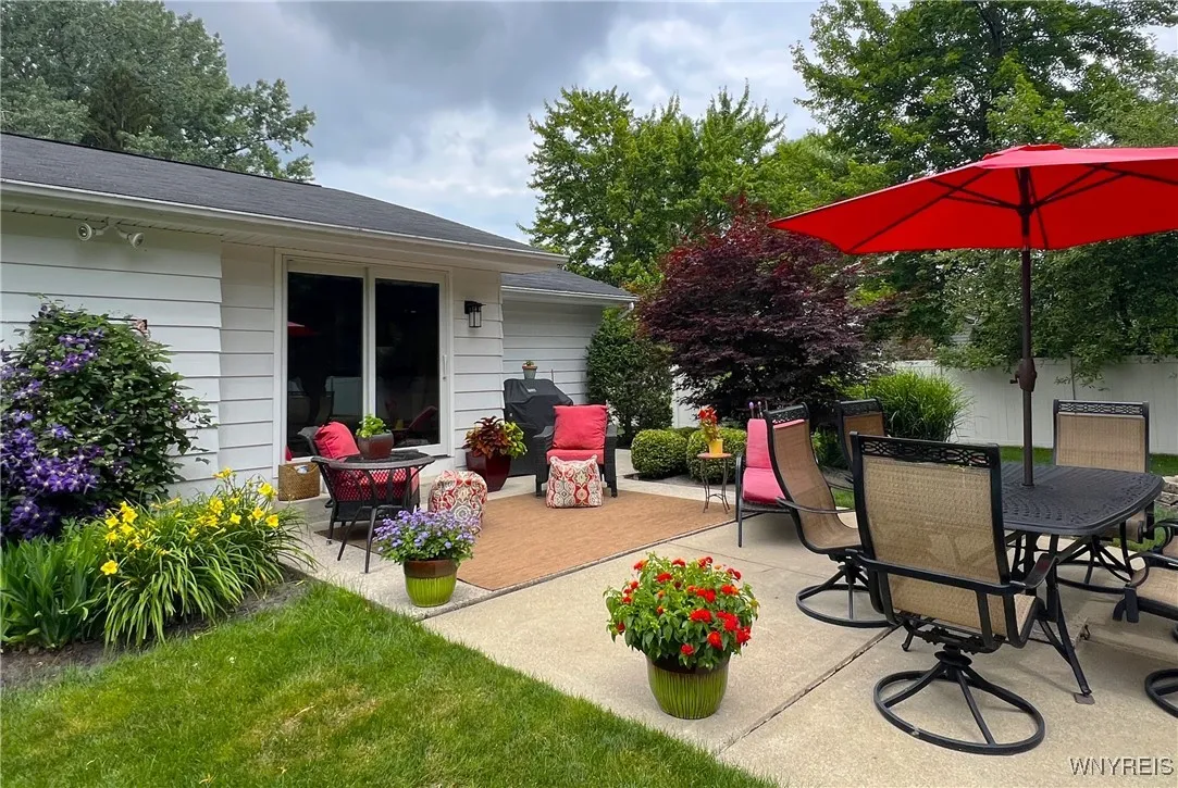 6525 Poplar Hill Lane, Clarence, New York 14051, Clarence, New York 14051, 3 Bedrooms Bedrooms, 8 Rooms Rooms,2 BathroomsBathrooms,Residential,For Sale,6525 Poplar Hill Lane, Clarence, New York 14051,B1621678