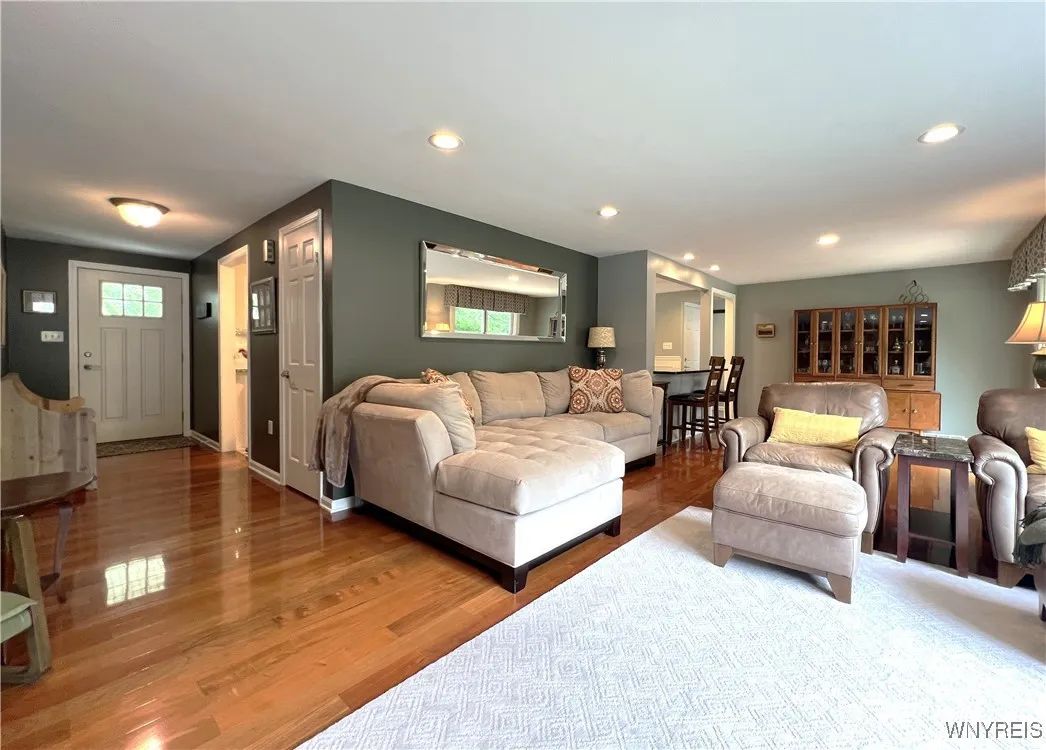 6525 Poplar Hill Lane, Clarence, New York 14051, Clarence, New York 14051, 3 Bedrooms Bedrooms, 8 Rooms Rooms,2 BathroomsBathrooms,Residential,For Sale,6525 Poplar Hill Lane, Clarence, New York 14051,B1621678