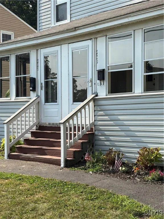 229-31 Osborne Street, Manlius, New York 13116, Manlius, New York 13116, 6 Bedrooms Bedrooms, ,2 BathroomsBathrooms,Residential,Closed,229-31 Osborne Street, Manlius, New York 13116,0,S1622902