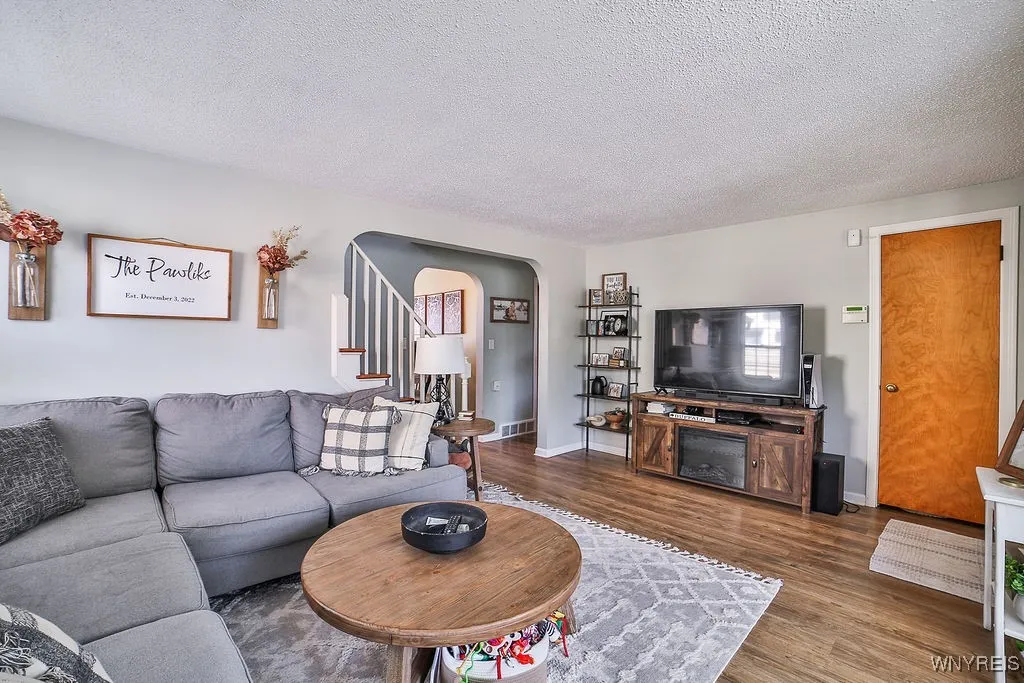 94 Dexter Terrace, Tonawanda, New York 14150, Tonawanda, New York 14150, 3 Bedrooms Bedrooms, 6 Rooms Rooms,1 BathroomBathrooms,Residential,For Sale,94 Dexter Terrace, Tonawanda, New York 14150,B1626768