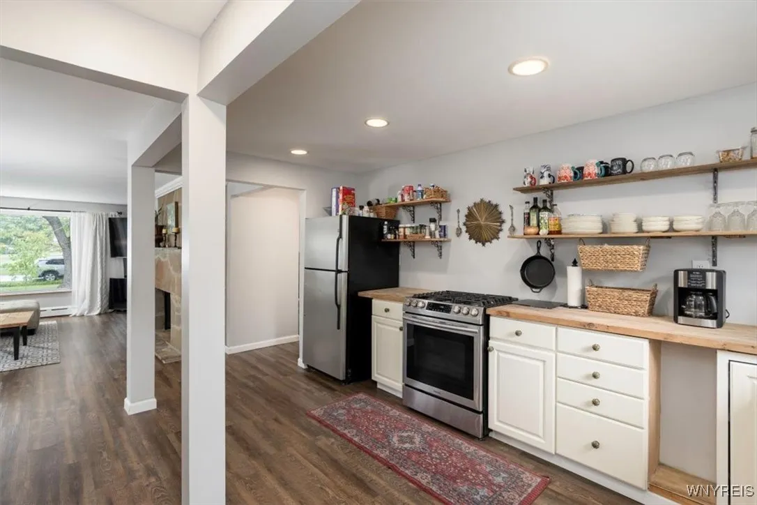 376 Lein Road, West Seneca, New York 14224, West Seneca, New York 14224, 5 Bedrooms Bedrooms, 8 Rooms Rooms,2 BathroomsBathrooms,Residential,For Sale,376 Lein Road, West Seneca, New York 14224,B1627777