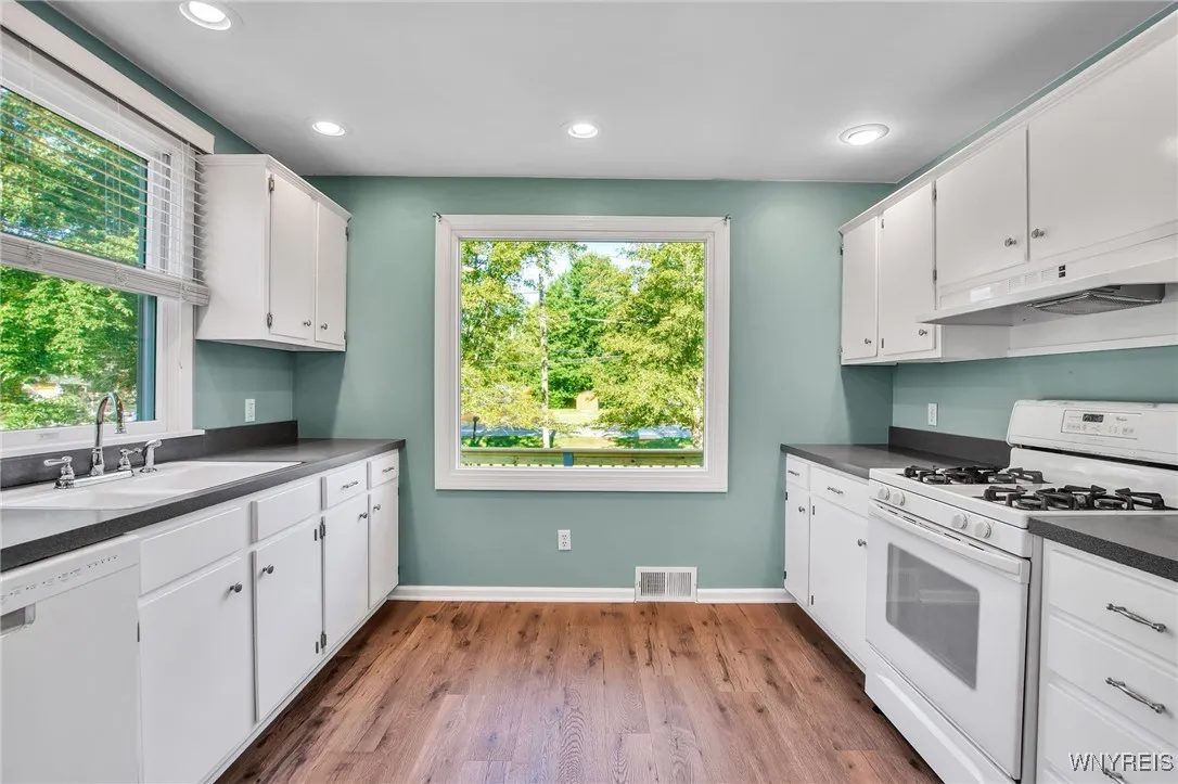 549 Campbell Boulevard, Amherst, New York 14068, Amherst, New York 14068, 3 Bedrooms Bedrooms, 6 Rooms Rooms,1 BathroomBathrooms,Residential,For Sale,549 Campbell Boulevard, Amherst, New York 14068,B1625877