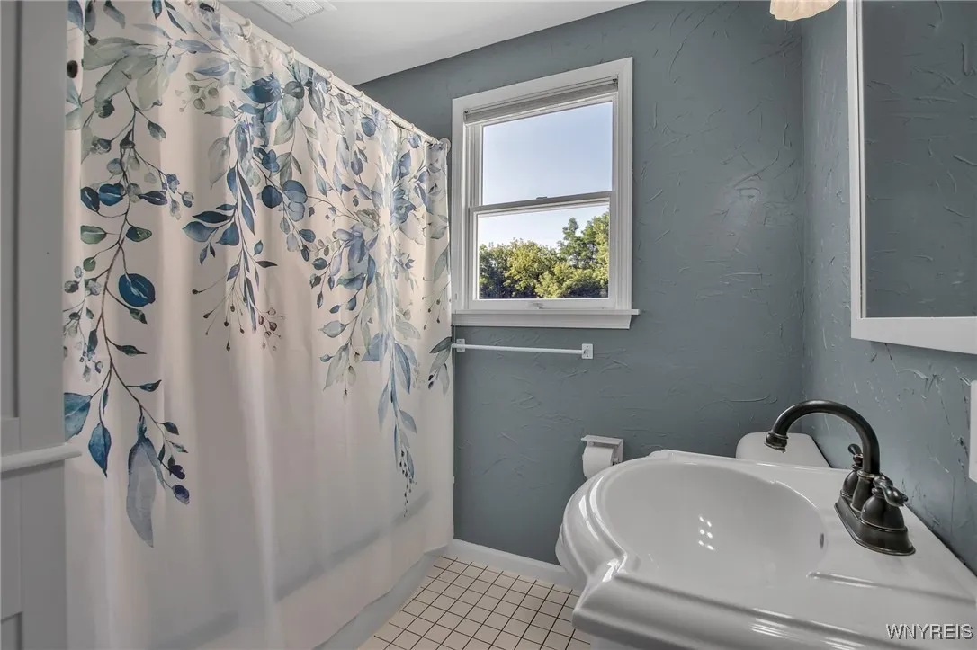 549 Campbell Boulevard, Amherst, New York 14068, Amherst, New York 14068, 3 Bedrooms Bedrooms, 6 Rooms Rooms,1 BathroomBathrooms,Residential,For Sale,549 Campbell Boulevard, Amherst, New York 14068,B1625877