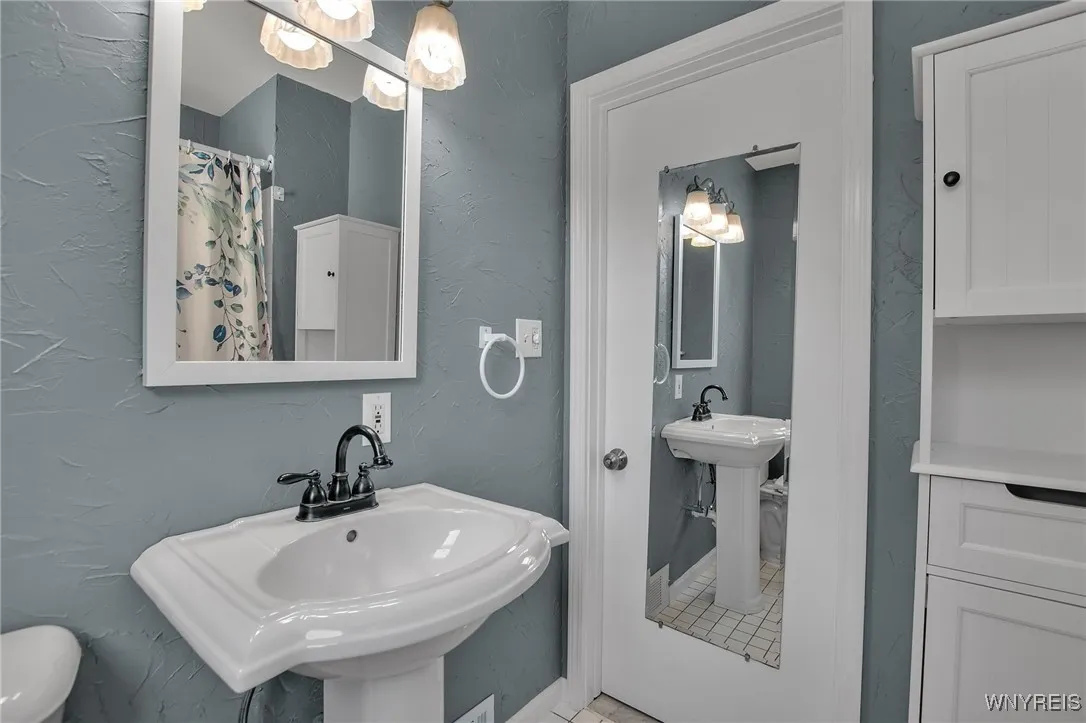 549 Campbell Boulevard, Amherst, New York 14068, Amherst, New York 14068, 3 Bedrooms Bedrooms, 6 Rooms Rooms,1 BathroomBathrooms,Residential,For Sale,549 Campbell Boulevard, Amherst, New York 14068,B1625877