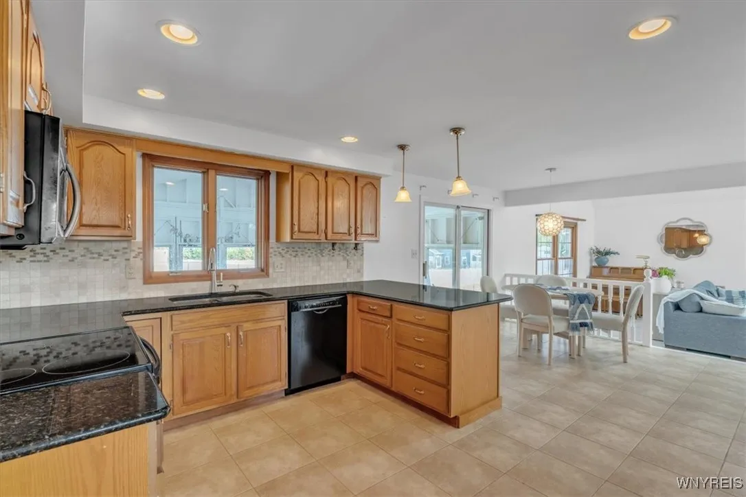 891 East River Road, Grand Island, New York 14072, Grand Island, New York 14072, 4 Bedrooms Bedrooms, 9 Rooms Rooms,2 BathroomsBathrooms,Residential,Closed,891 East River Road, Grand Island, New York 14072,0,B1627740