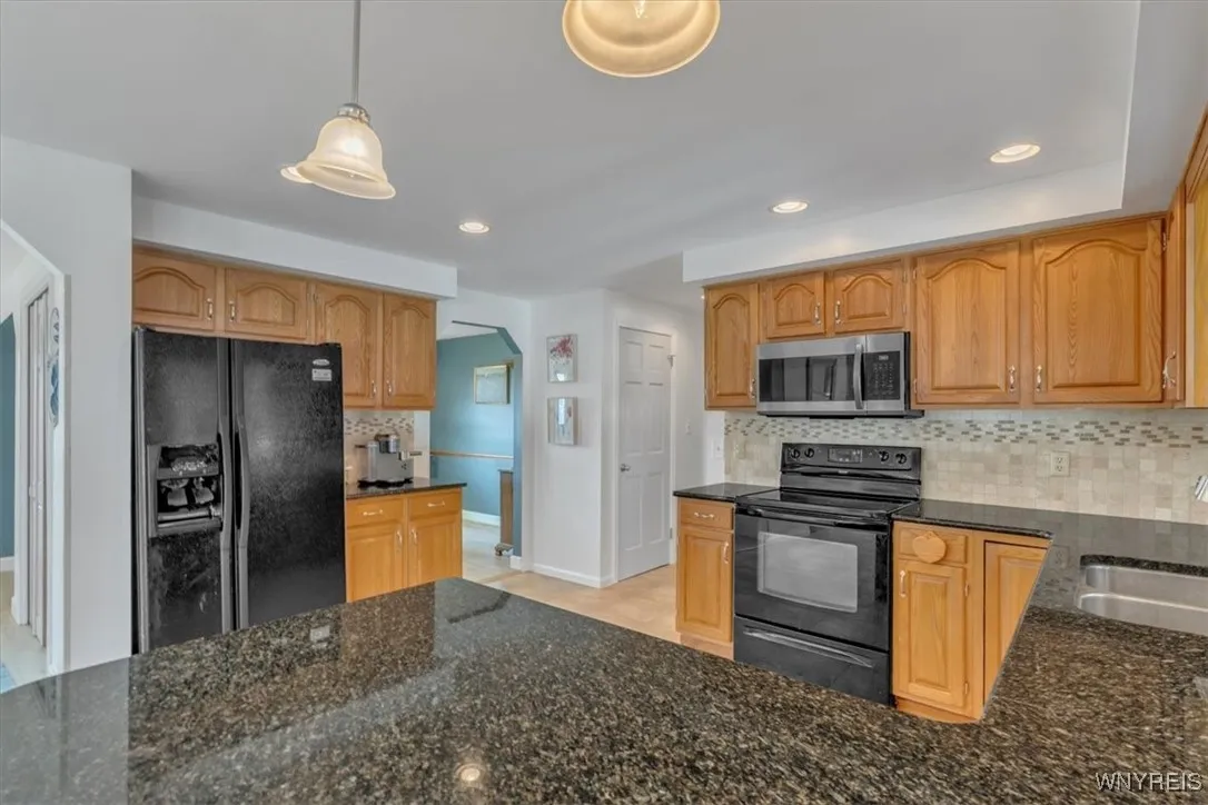 891 East River Road, Grand Island, New York 14072, Grand Island, New York 14072, 4 Bedrooms Bedrooms, 9 Rooms Rooms,2 BathroomsBathrooms,Residential,Closed,891 East River Road, Grand Island, New York 14072,0,B1627740