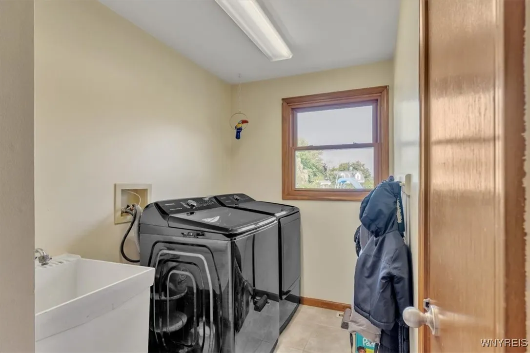 891 East River Road, Grand Island, New York 14072, Grand Island, New York 14072, 4 Bedrooms Bedrooms, 9 Rooms Rooms,2 BathroomsBathrooms,Residential,Closed,891 East River Road, Grand Island, New York 14072,0,B1627740