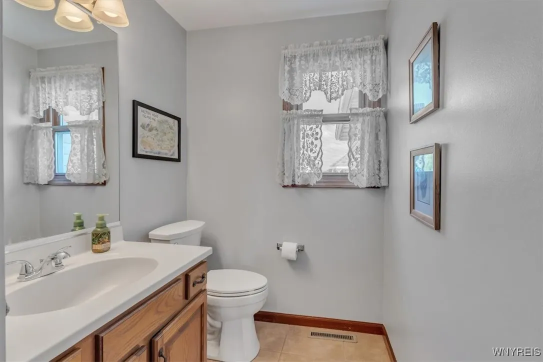 891 East River Road, Grand Island, New York 14072, Grand Island, New York 14072, 4 Bedrooms Bedrooms, 9 Rooms Rooms,2 BathroomsBathrooms,Residential,Closed,891 East River Road, Grand Island, New York 14072,0,B1627740