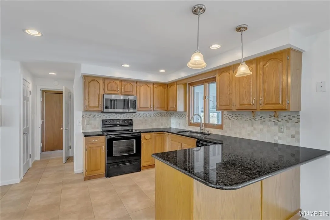 891 East River Road, Grand Island, New York 14072, Grand Island, New York 14072, 4 Bedrooms Bedrooms, 9 Rooms Rooms,2 BathroomsBathrooms,Residential,Closed,891 East River Road, Grand Island, New York 14072,0,B1627740
