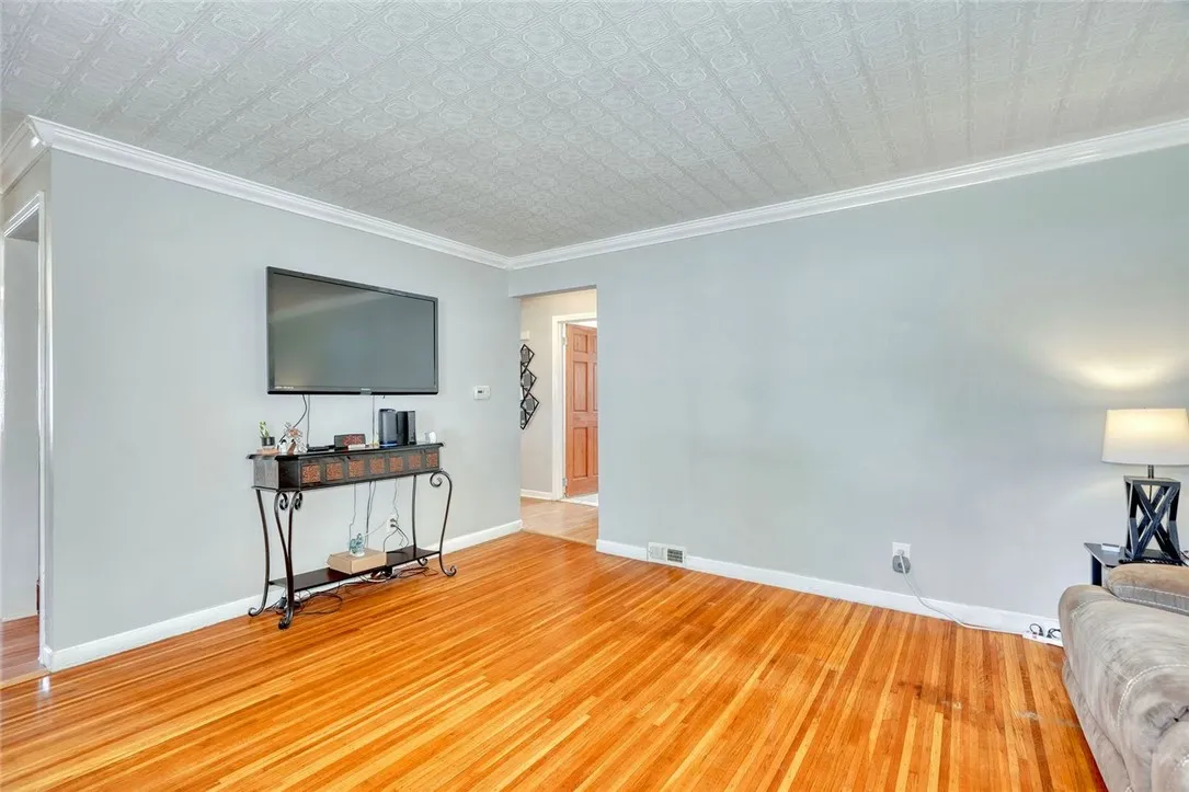 41 Farleigh Ave, Rochester, New York 14606, Rochester, New York 14606, 3 Bedrooms Bedrooms, 7 Rooms Rooms,1 BathroomBathrooms,Residential,Closed,41 Farleigh Ave, Rochester, New York 14606,0,R1627691