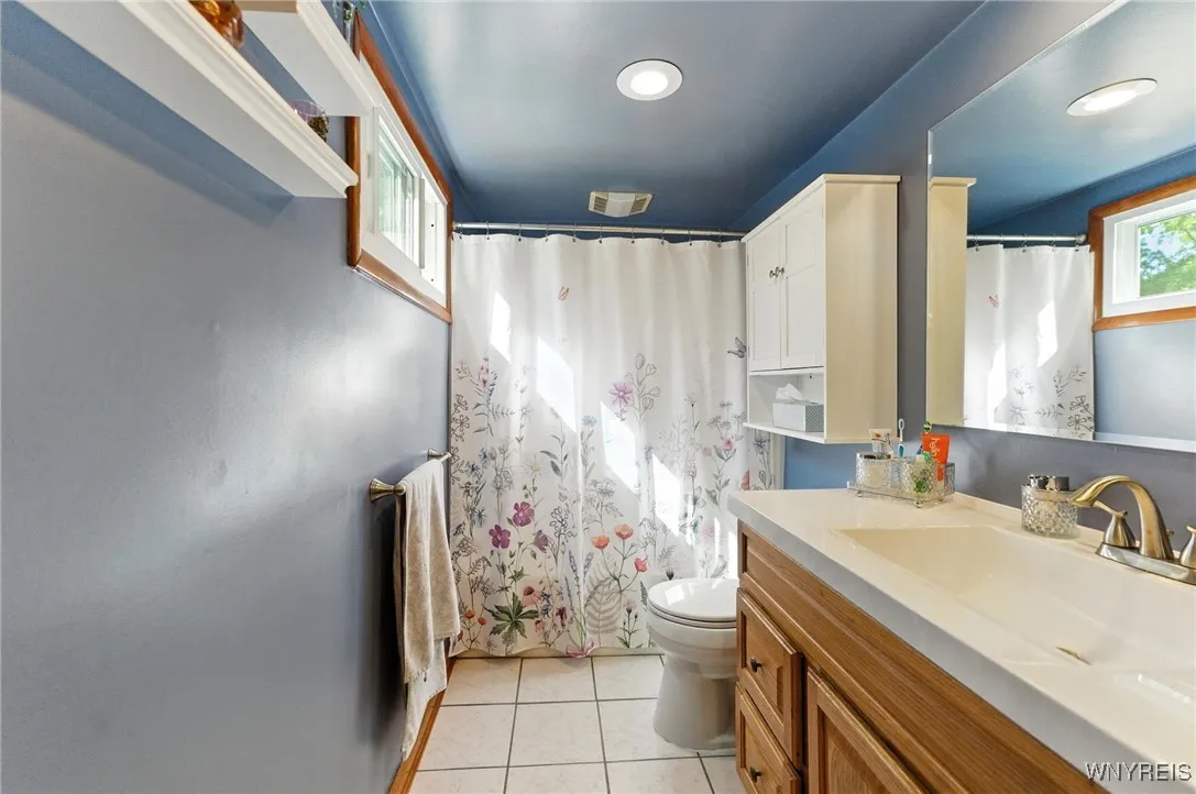 204 Foxcroft Drive, Hamburg, New York 14075, Hamburg, New York 14075, 3 Bedrooms Bedrooms, 10 Rooms Rooms,1 BathroomBathrooms,Residential,Closed,204 Foxcroft Drive, Hamburg, New York 14075,0,B1626162