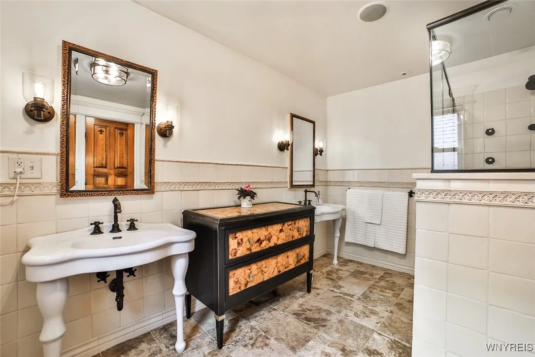 675 Potomac Avenue, Buffalo, New York 14222, Buffalo, New York 14222, 3 Bedrooms Bedrooms, 6 Rooms Rooms,2 BathroomsBathrooms,Residential Lease,For Rent,675 Potomac Avenue, Buffalo, New York 14222,B1627836