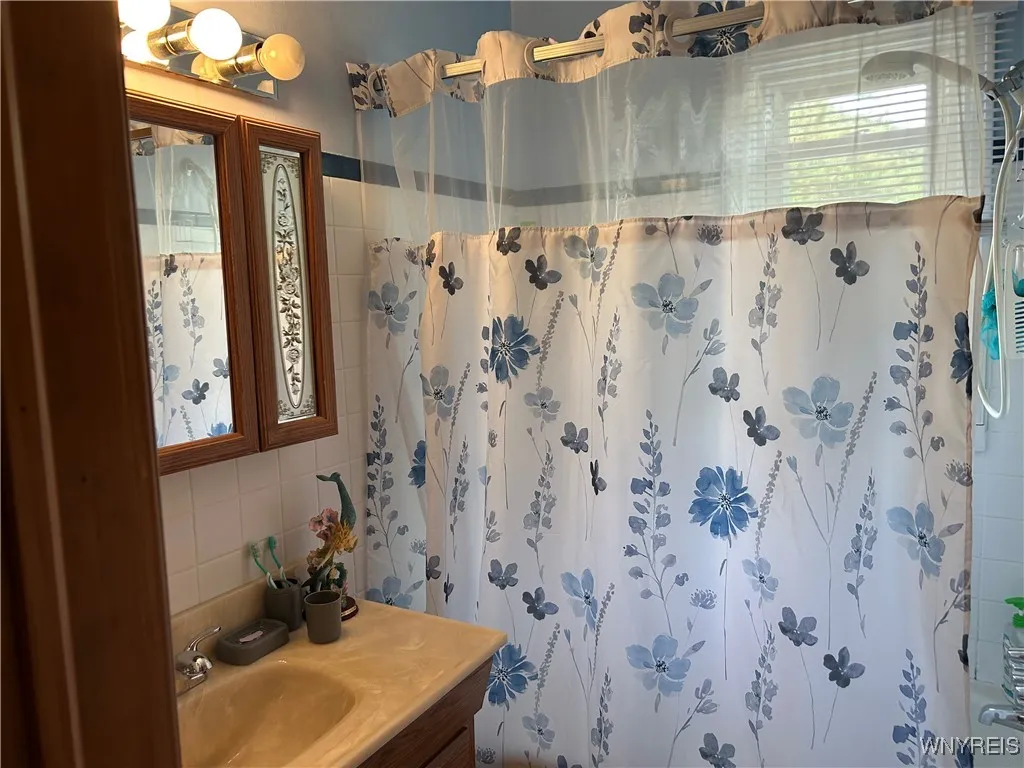 3684 Columbia Street, Hamburg, New York 14075, Hamburg, New York 14075, 3 Bedrooms Bedrooms, 7 Rooms Rooms,1 BathroomBathrooms,Residential,For Sale,3684 Columbia Street, Hamburg, New York 14075,B1627693