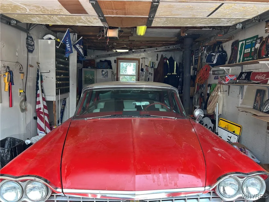 One car garage.