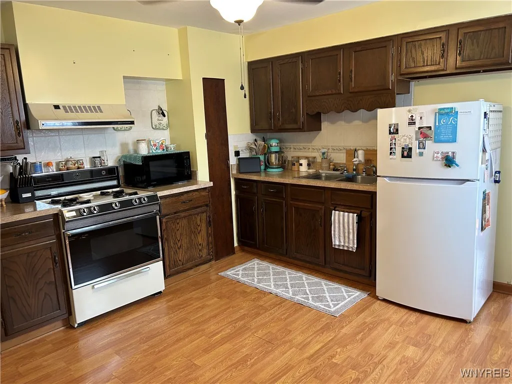 3684 Columbia Street, Hamburg, New York 14075, Hamburg, New York 14075, 3 Bedrooms Bedrooms, 7 Rooms Rooms,1 BathroomBathrooms,Residential,For Sale,3684 Columbia Street, Hamburg, New York 14075,B1627693