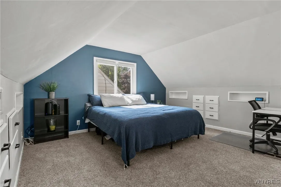plenty of room in the upstairs bedroom 3