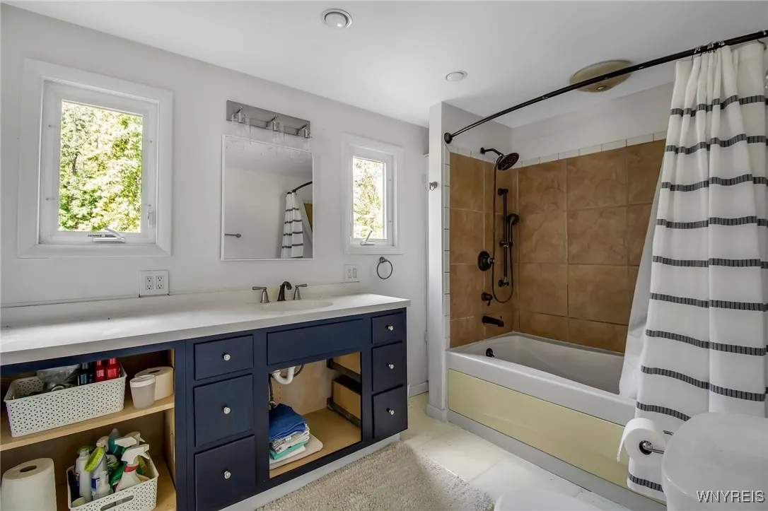 Full Bath (First Floor)