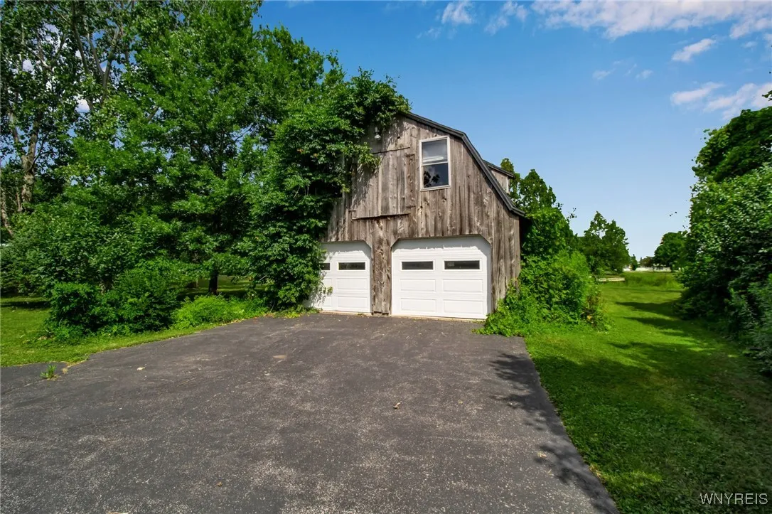 Barn/Garage
