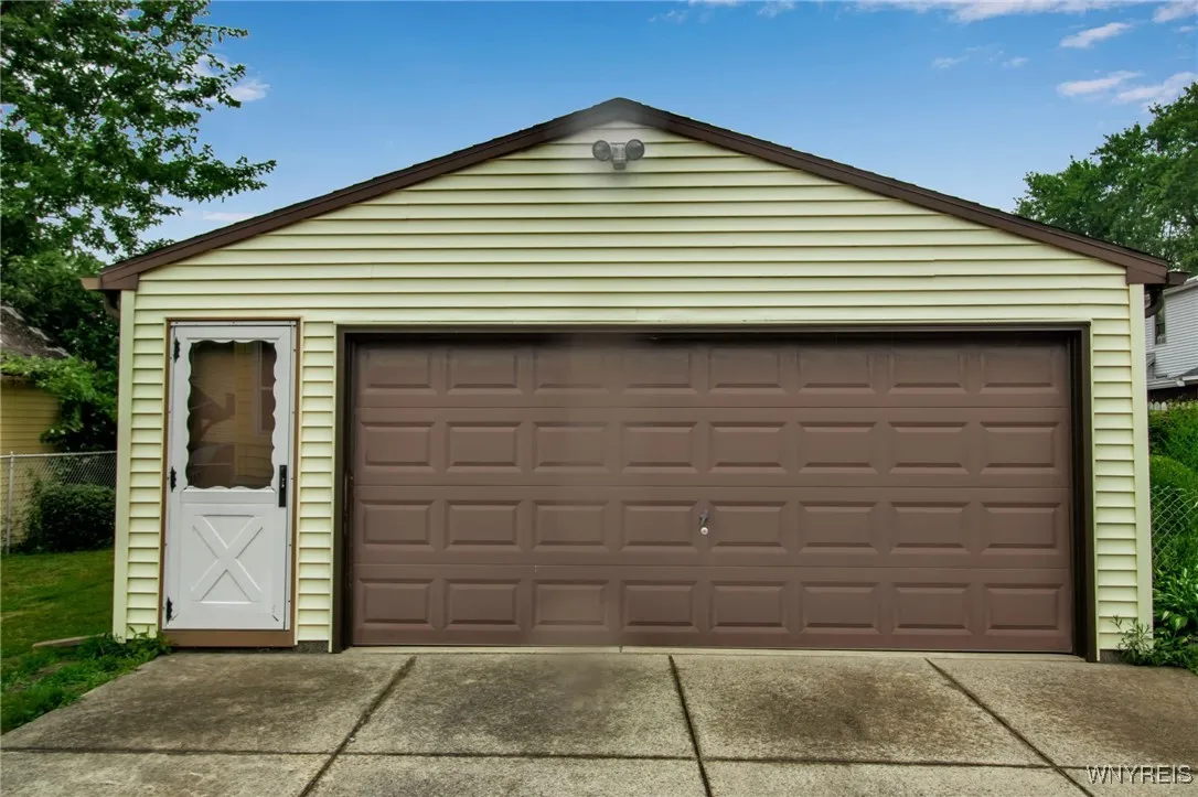 2.5 Car Garage