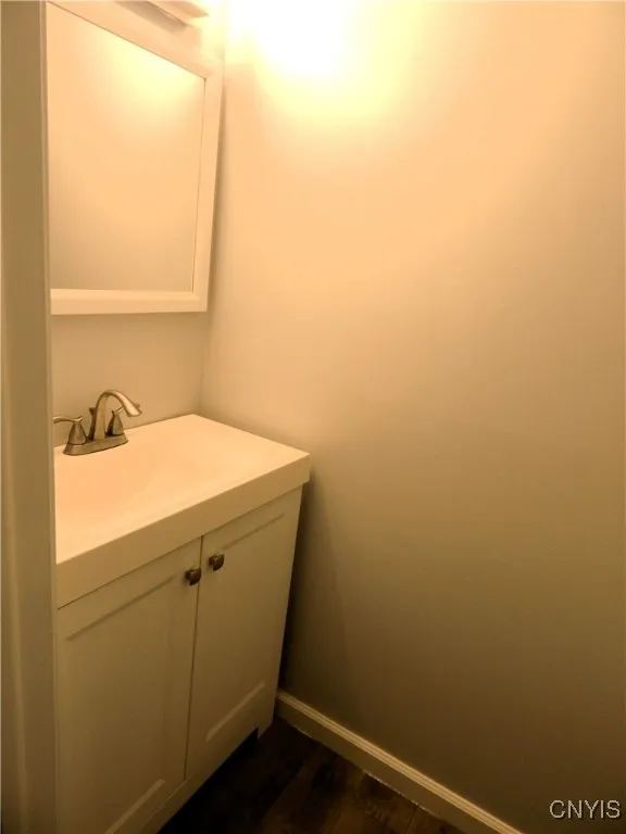 Lower level 1/2 bath