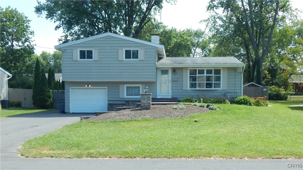 7 Limetree Lane, Clay, New York 13090, Clay, New York 13090, 3 Bedrooms Bedrooms, 10 Rooms Rooms,1 BathroomBathrooms,Residential,For Sale,7 Limetree Lane, Clay, New York 13090,0,S1626110