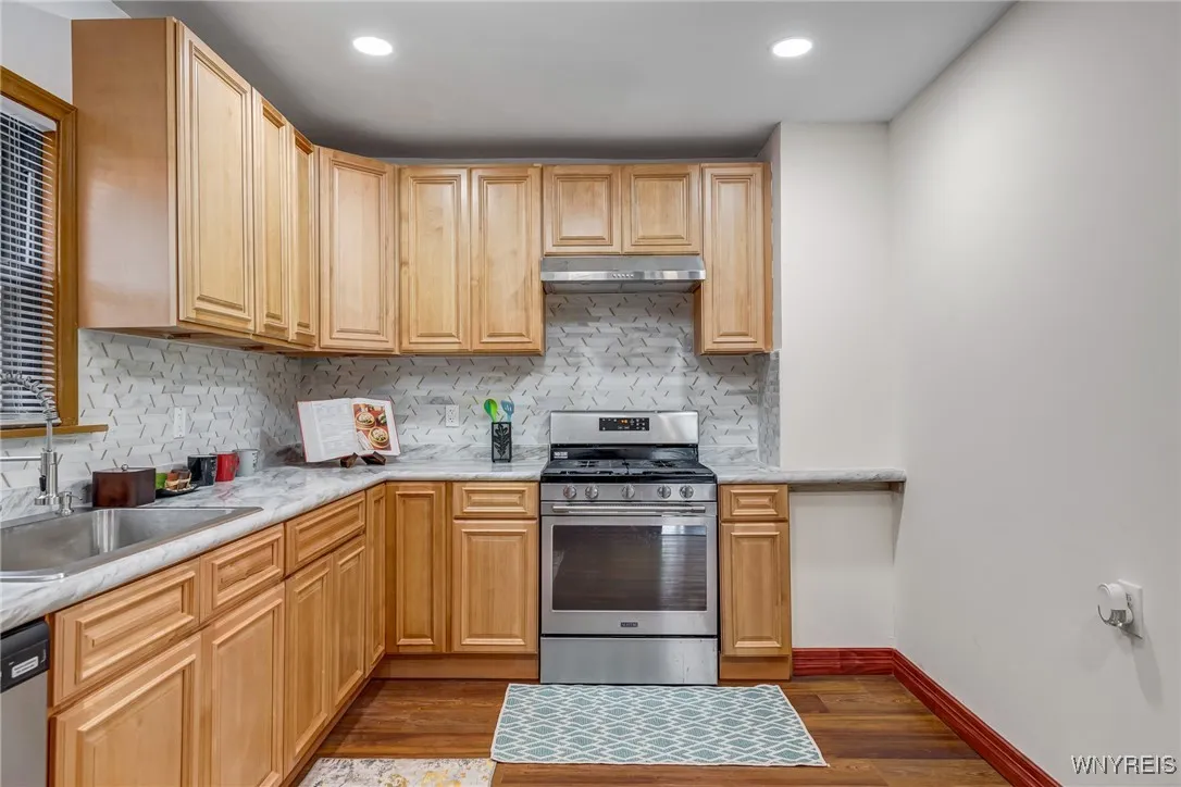 278 Hazelwood Avenue, Buffalo, New York 14215, Buffalo, New York 14215, 4 Bedrooms Bedrooms, 7 Rooms Rooms,2 BathroomsBathrooms,Residential,Closed,278 Hazelwood Avenue, Buffalo, New York 14215,0,B1627910