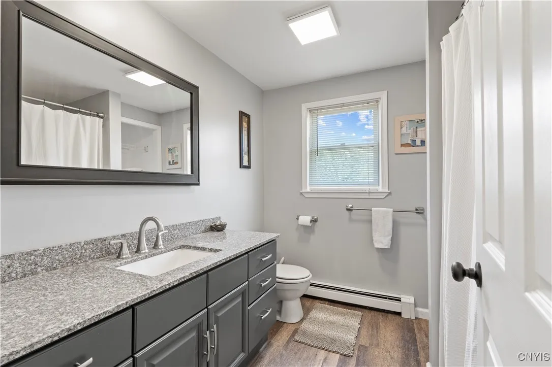 Guest/main bathroom