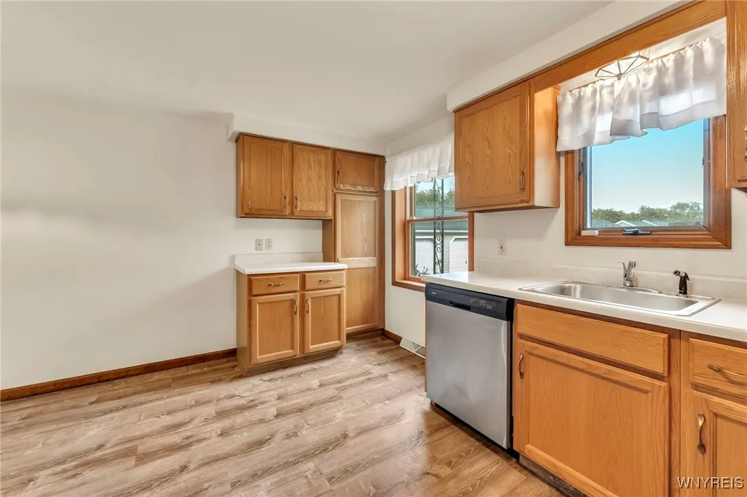 571 Burroughs Drive, Amherst, New York 14226, Amherst, New York 14226, 2 Bedrooms Bedrooms, 8 Rooms Rooms,1 BathroomBathrooms,Residential,For Sale,571 Burroughs Drive, Amherst, New York 14226,B1627870
