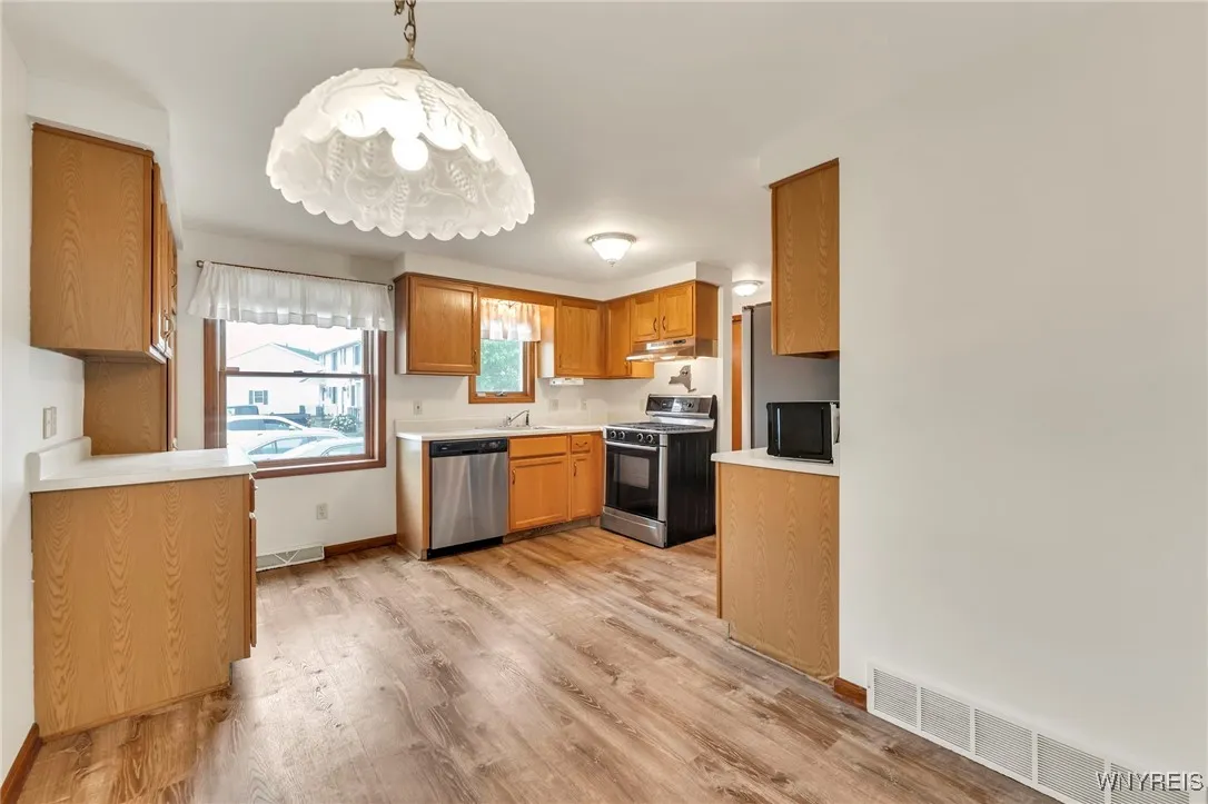 571 Burroughs Drive, Amherst, New York 14226, Amherst, New York 14226, 2 Bedrooms Bedrooms, 8 Rooms Rooms,1 BathroomBathrooms,Residential,For Sale,571 Burroughs Drive, Amherst, New York 14226,B1627870