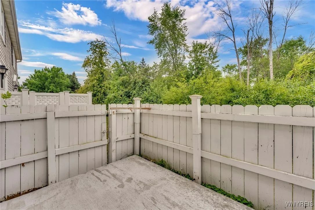 571 Burroughs Drive, Amherst, New York 14226, Amherst, New York 14226, 2 Bedrooms Bedrooms, 8 Rooms Rooms,1 BathroomBathrooms,Residential,For Sale,571 Burroughs Drive, Amherst, New York 14226,B1627870
