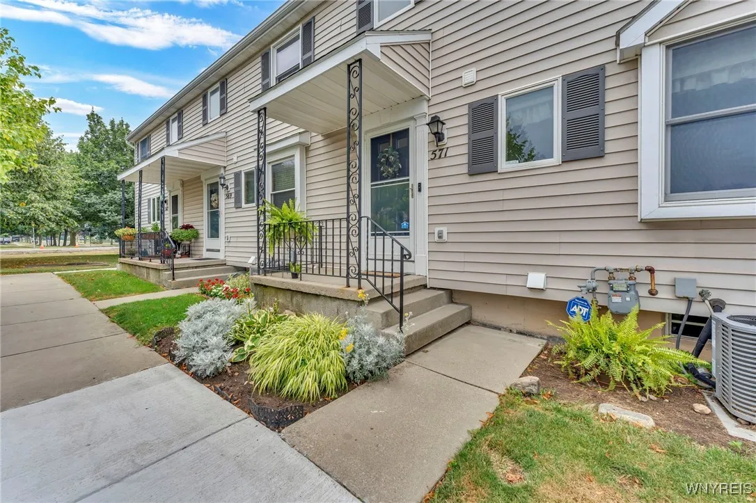571 Burroughs Drive, Amherst, New York 14226, Amherst, New York 14226, 2 Bedrooms Bedrooms, 8 Rooms Rooms,1 BathroomBathrooms,Residential,For Sale,571 Burroughs Drive, Amherst, New York 14226,B1627870
