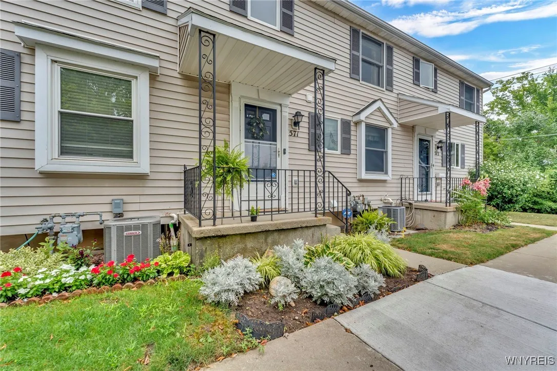 571 Burroughs Drive, Amherst, New York 14226, Amherst, New York 14226, 2 Bedrooms Bedrooms, 8 Rooms Rooms,1 BathroomBathrooms,Residential,For Sale,571 Burroughs Drive, Amherst, New York 14226,B1627870